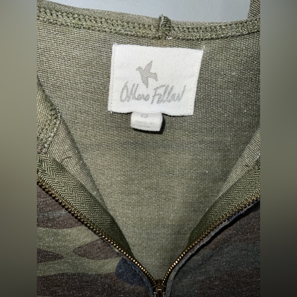 Others Follow Women’s Sz Small  Camouflage Zip Front Hoodie Jacket Kangaroo Pkt - Picture 2 of 5